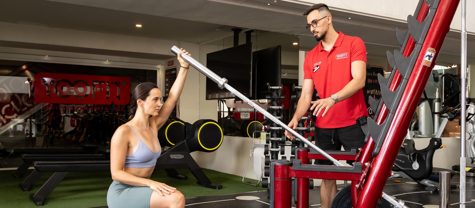 Mujeres empoderadas con entrenamiento de fuerza